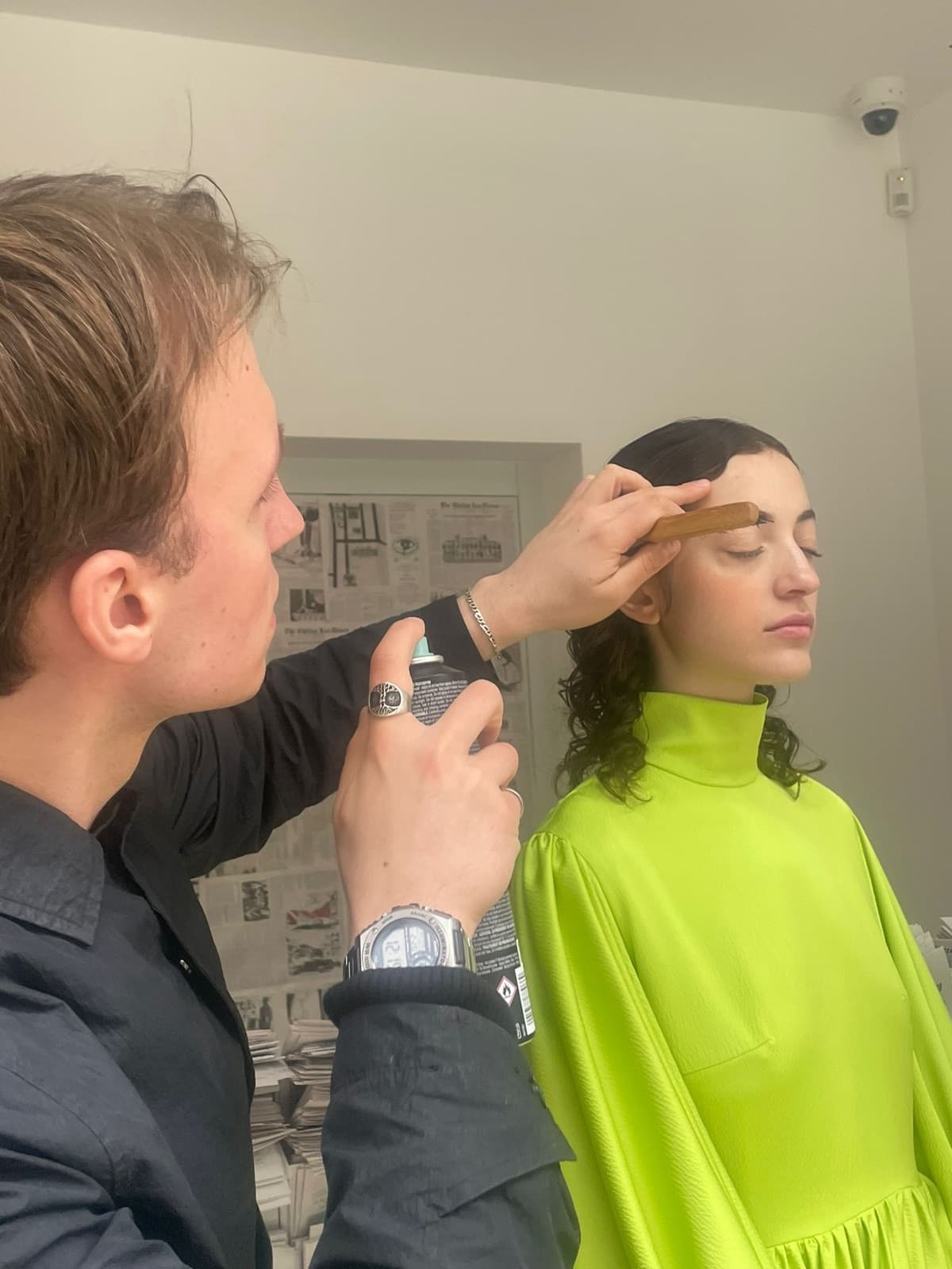 Bence Hankószky styling a model on set
